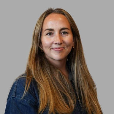 Julie Romslo er Senior Digital Markedsfører og erfaren boligstylist for Norges eldste VVS-nettbutikk Bad.no