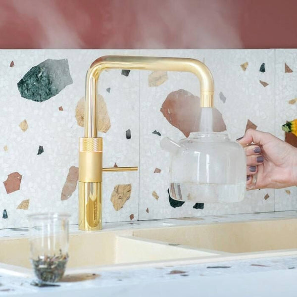 Quooker Fusion Square Gull kran med PRO3 kokende vann fra springen