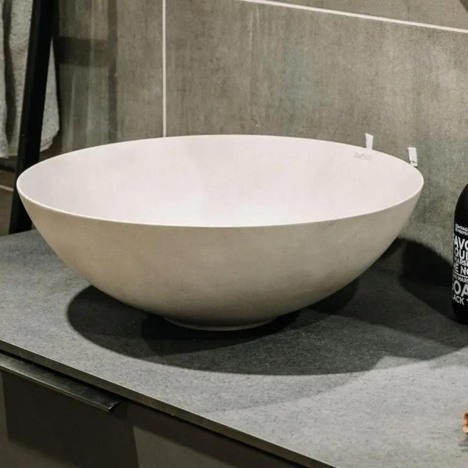 Bathco Sicilia Gris Claro Bolleservant Ø40cm - mikrosement Lys grå Bathco Bolleservant KO-1502MC