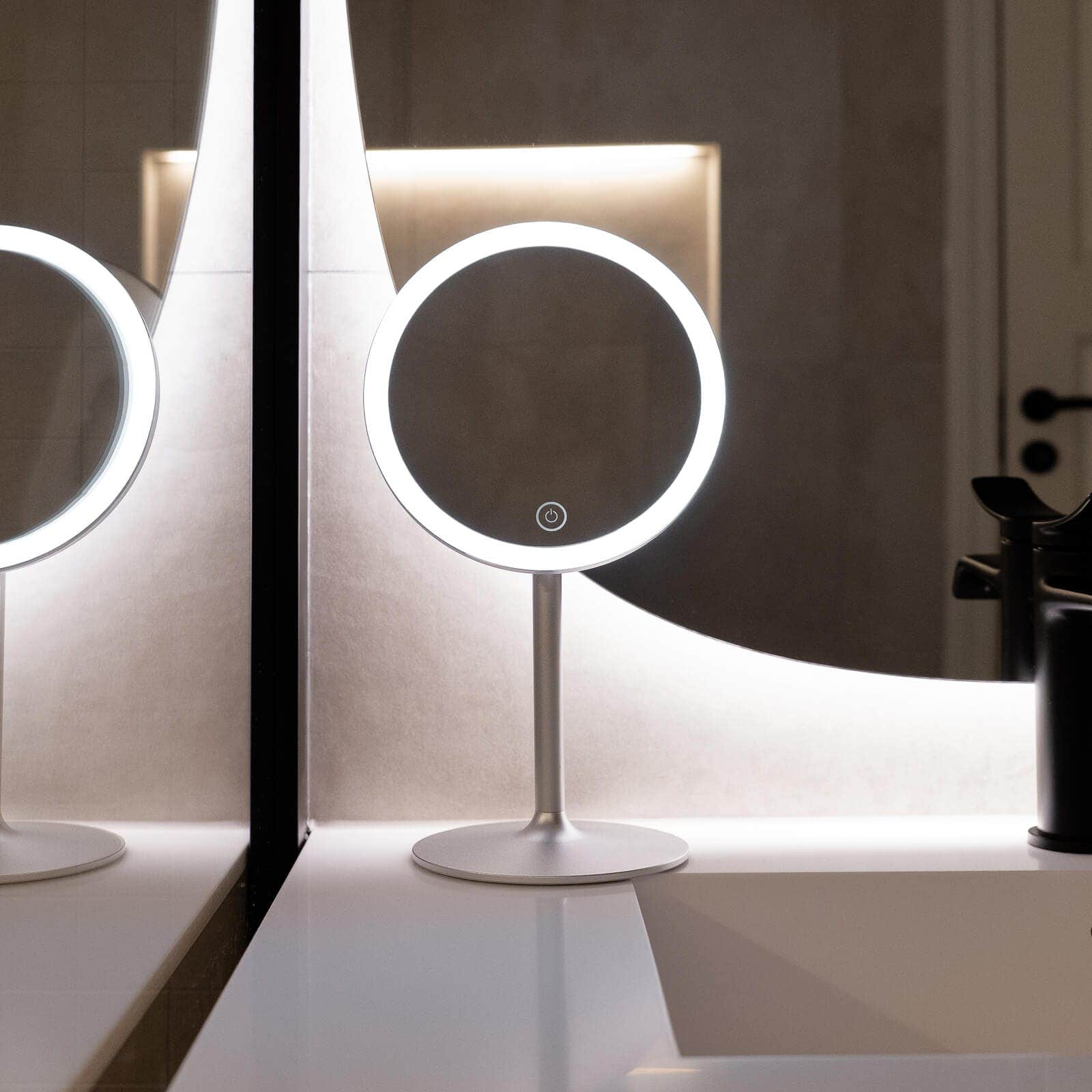 Dansani Handy LED Sminkespeil 5x på fot Krom Dansani Sminkespeil DA-190304390