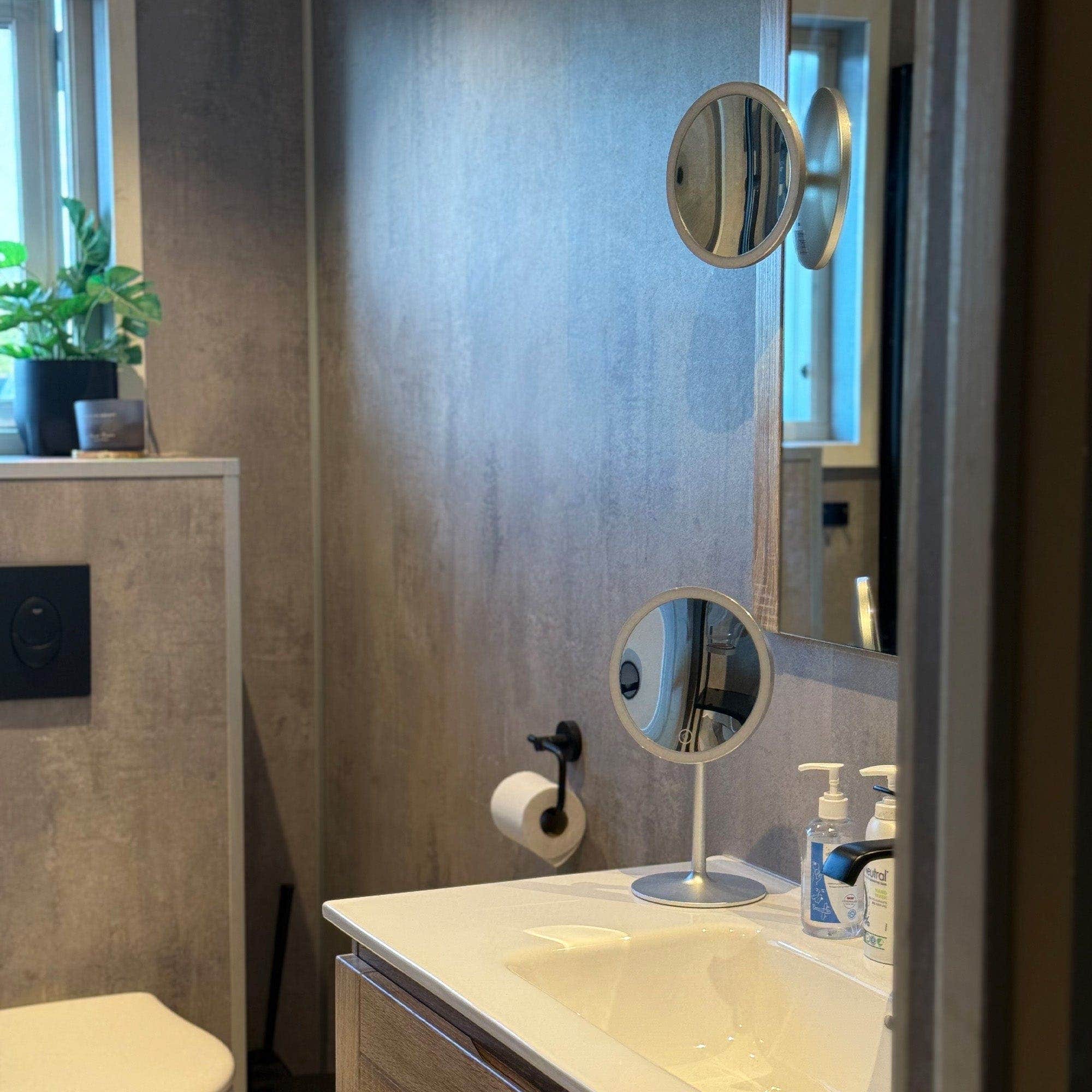 Dansani Handy LED Sminkespeil 5x på fot Krom Dansani Sminkespeil DA-190304390