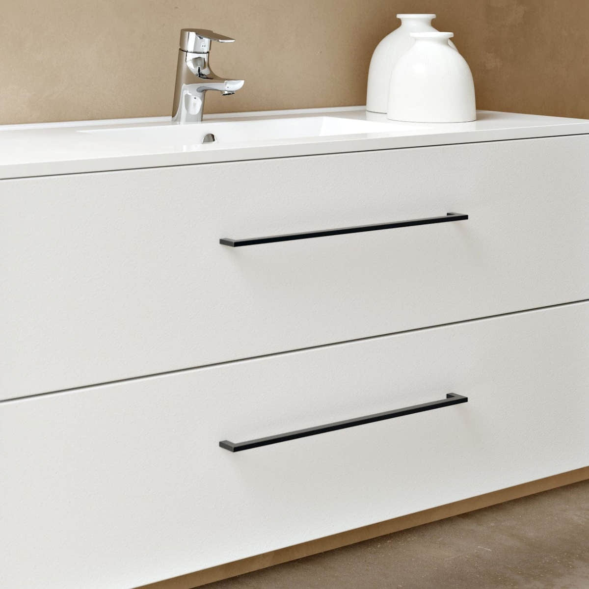Linn Bad Hilde Grep Svart matt / 46cm Linn Bad Knotter og håndtak LB-15SMCC448TT