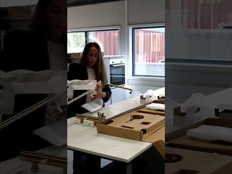 Unboxing børstet gull