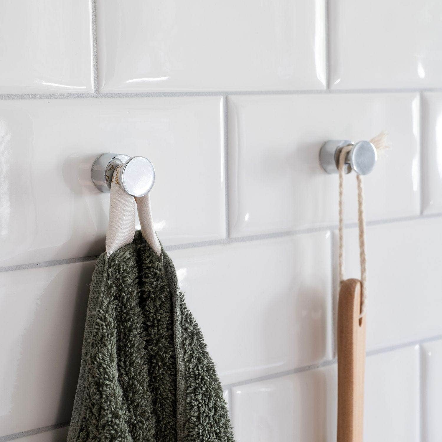 Smedbo Home 3455 Liten Krok - 2 stk Smedbo Knagger