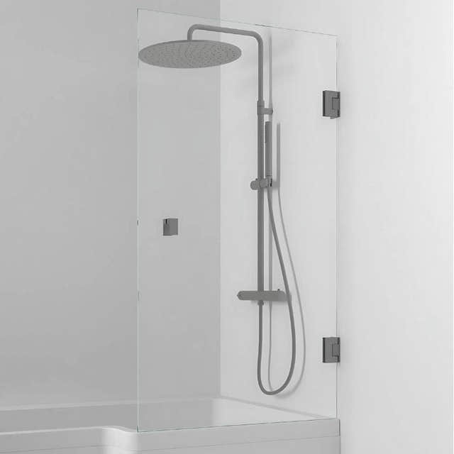 Svedbergs 180° Svingbar Badekarvegg 81cm Blyantpenn svart / 81cm / Klart glass Svedbergs Badekarvegg SV-627781
