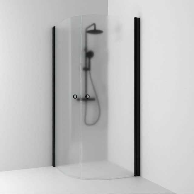Svedbergs Skoga Dusjhjørne Buet Hullgrep Svart matt / 80x80cm / Frostet glass Svedbergs Dusjhjørne SV-60608288