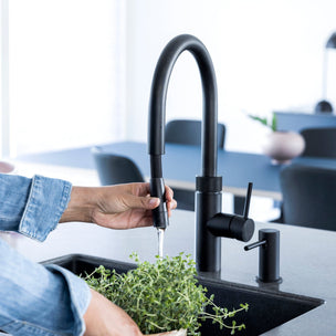 Quooker Flex alt-i-ett kjøkkenarmatur med uttrekksslange