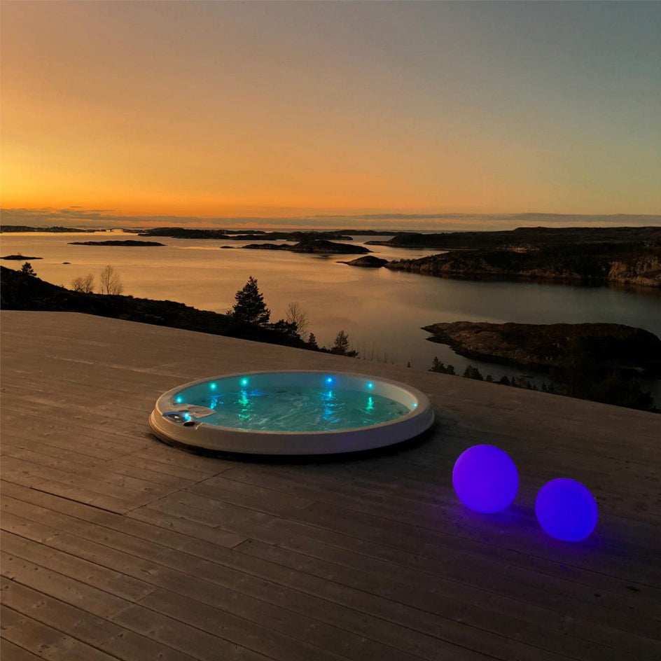 VikingSpa Viking II Perlehvit/Grått - Grått FRP lokk, LED & rustfri dyser VikingBad Utendørs boblebad VB-111118
